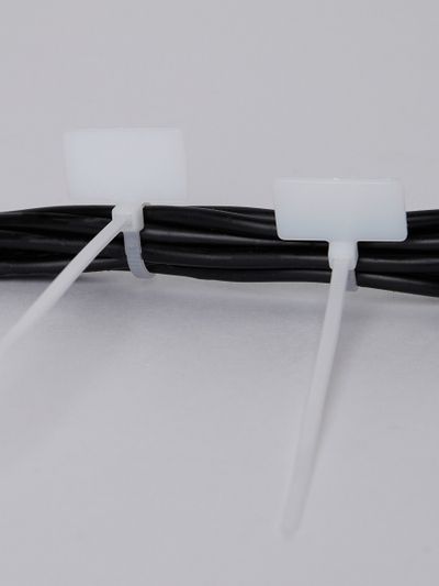 Хомут (стяжка)  с площадкой ХП1  3.0 х 150  бел.  (100шт)  IEK UHH61-3-150-100